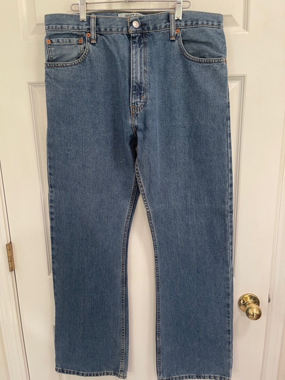 Men’s Levi's Straight-Leg Jeans in Medium Wash Denim SZ 36x32  Style 550 EUC